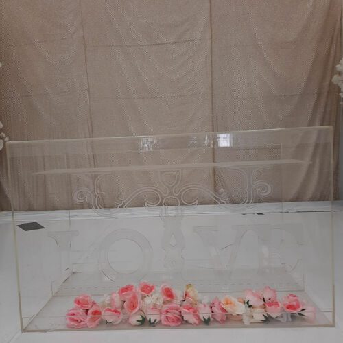 Love Cake Table
